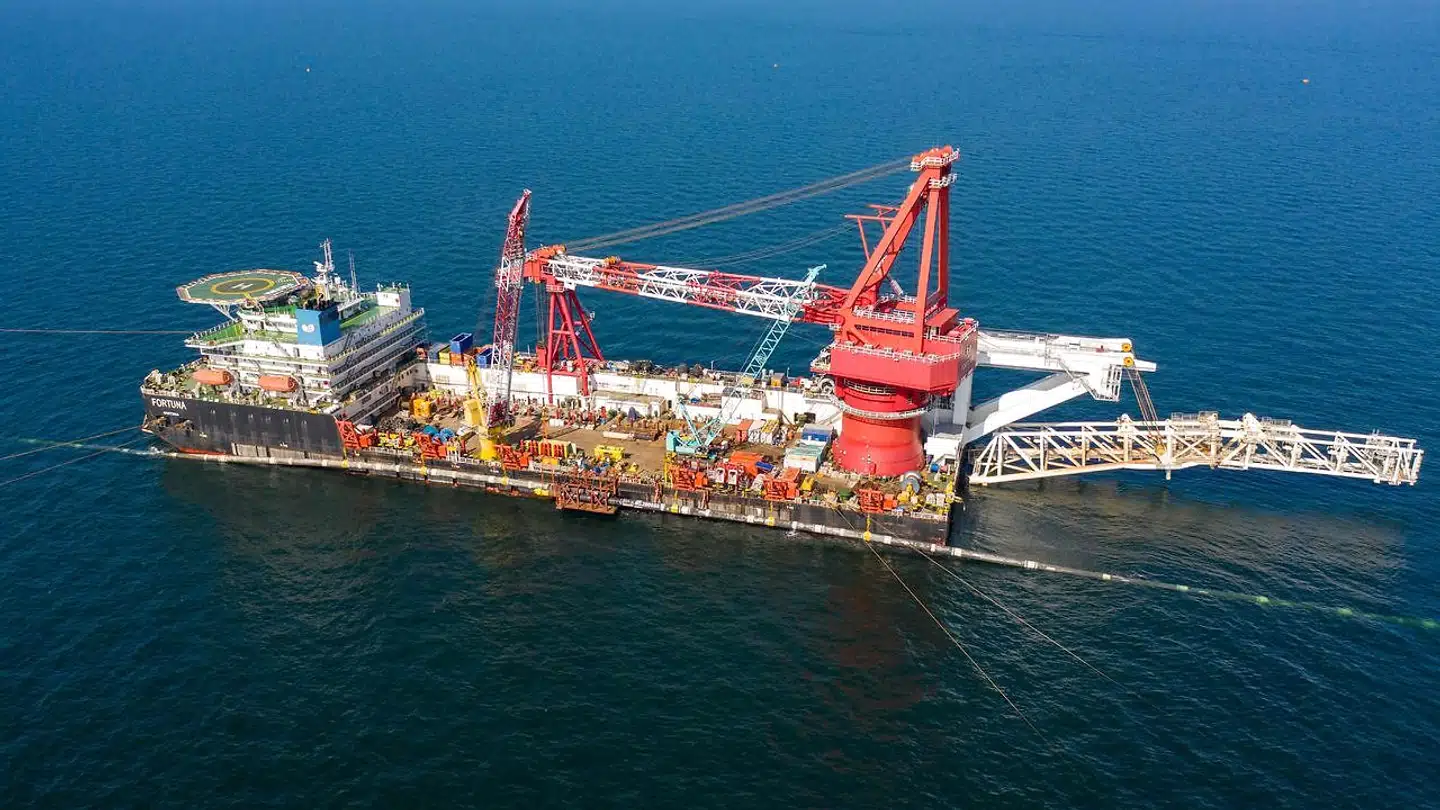 Et omstridt projekt på havets bund ud for Bornholm får nu danske politikere til at bakke op om en kontant melding fra USAs præsident.