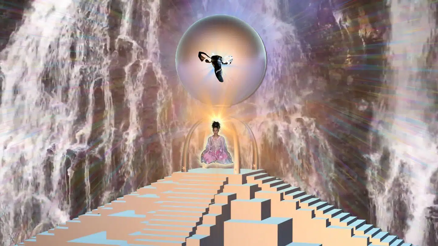 Stillfoto fraTabita Rezaires svimlende kropspositivistiske videoværk »Sukkervæggenes tårerige«, som Arken har valgt som punktum for sin opbrudsudstilling. Her opfordres alle kvinder til at ære deres livmoder med dans og liflig onani i et lyshav af en meditationshyldest.