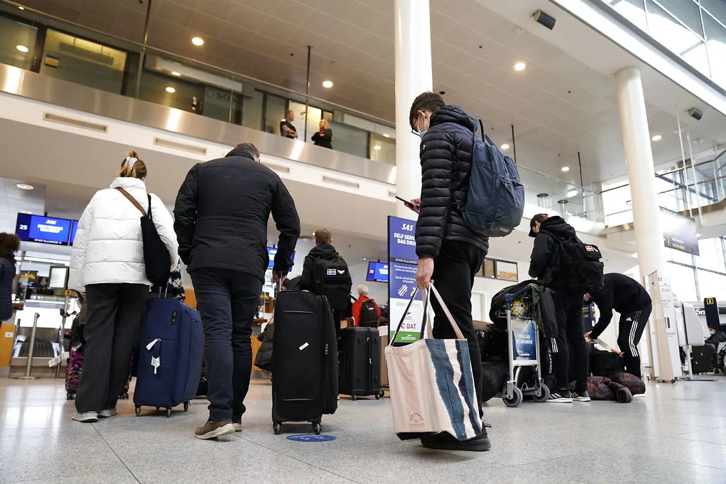 Passagerer og bagage i Københavns Lufthavn, mandag den 14. februar 2022. SAS' bagagefolk fortsætter arbejdsnedlæggelse i lufthavnen. Den overenskomststridige strejke har varet siden lørdag morgen, hvor ansatte i selskabet SAS Ground Handling (SGH) nedlagde deres arbejde.