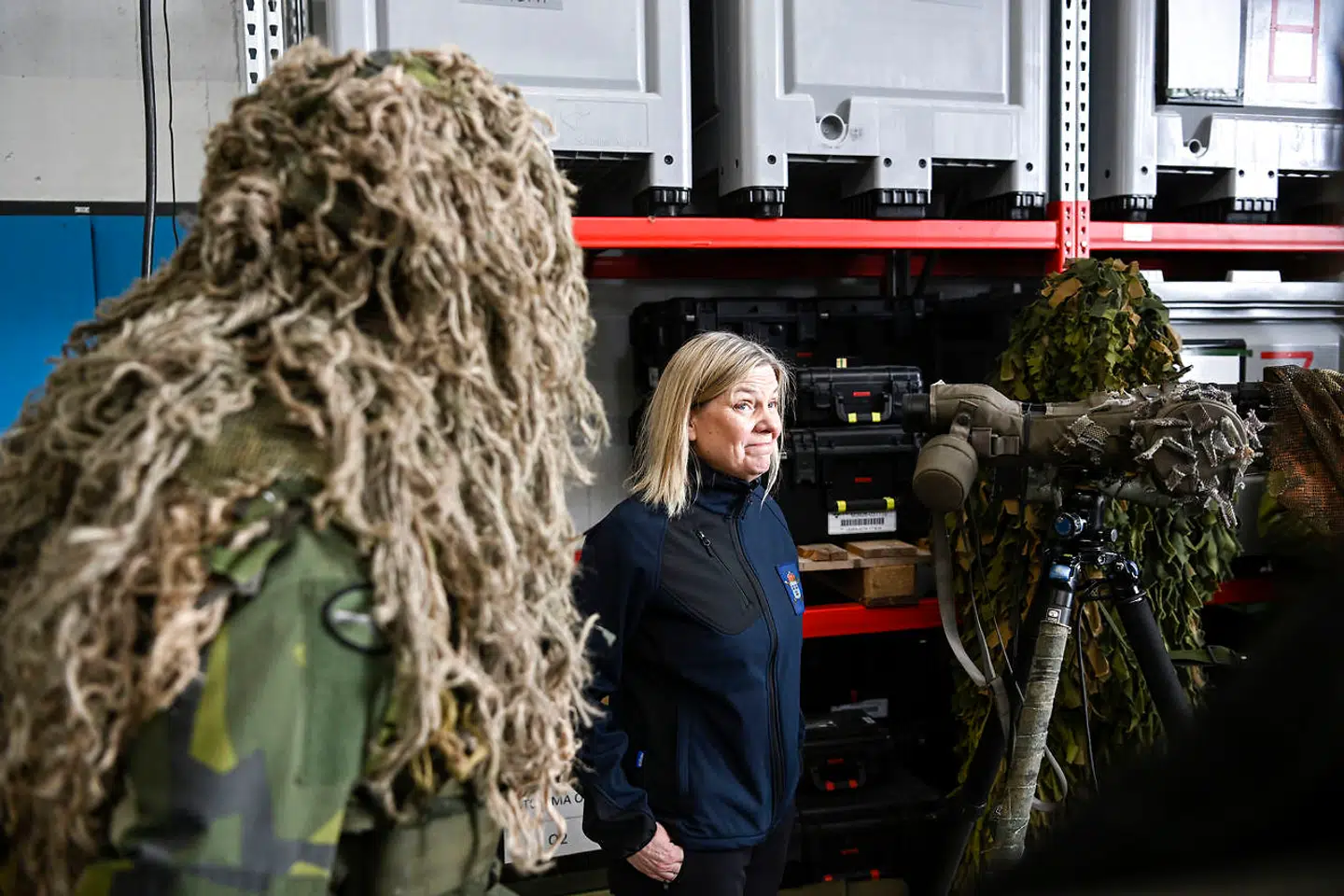Sveriges statsminister, Magdalena Andersson, har netop besøgt svenske soldater på Berga-flådebasen syd for Stockholm. Besøget var symbolladet i en tid, hvor svenske politikere presser på for at øge forsvarsbudgettet markant og diskuterer et muligt NATO-medlemskab.