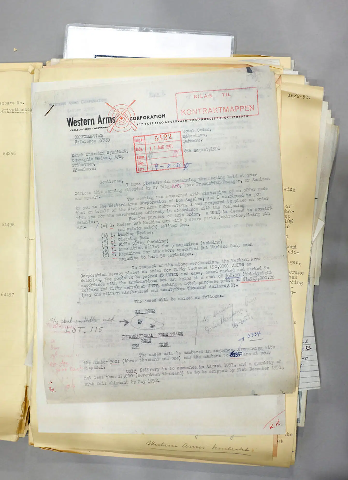 I årtier har arkiver om Mærsks våbenhandel gennem datterselskabet Riffelsyndikatet været gemt væk på loftet over Tøjhusmuseet. Her et lille udpluk af de mange tusinde dokumenter.