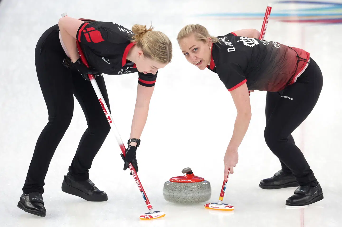 My Larsen og Denise Dupont fejer under vinter-OL i Beijing. Eloisa Lopez/Reuters