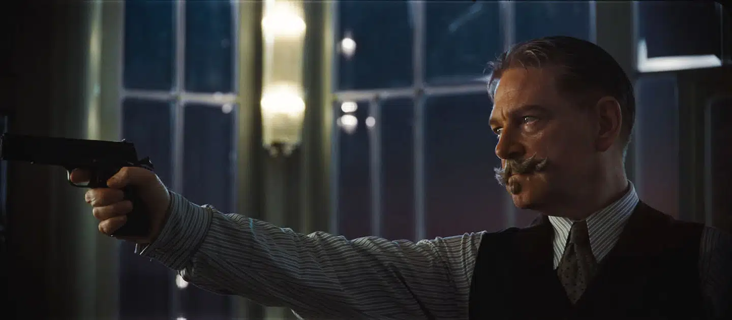 Den belgiske mesterdetektiv Hercule Poirot bliver spillet af Kenneth Branagh, som også instruerer. Men det er en anden skuespiller, man bemærker i »Døden på Nilen«.