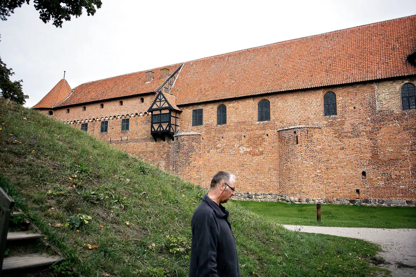 Nyborg Slot var i middelalderen et centralt slot i Danmark. Her blev holdt danehof, og på slottet underskrev Erik Klipping i 1282 sin håndfæstning. Her blev også det dokument, der var forudsætningen for Kalmarunionen, underskrevet af Margrethe 1.s søn, Oluf.