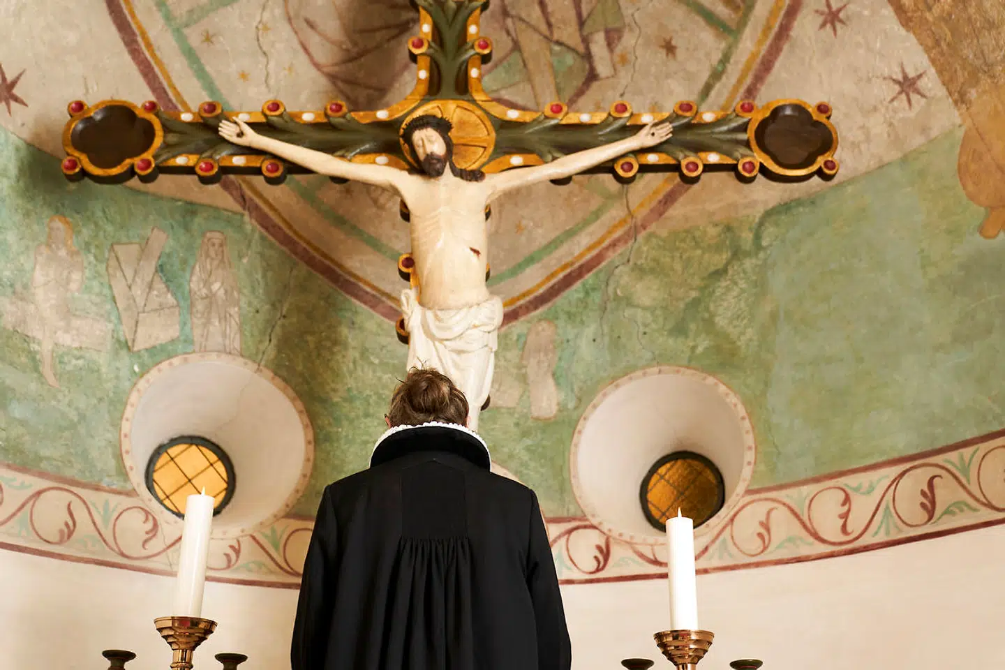 Folkekirken har et klart og grundfæstet hjemmestyre. Det skal den blive ved med at have. Alt andet vil være grundlæggende forkert, mener Henrik Dahl.