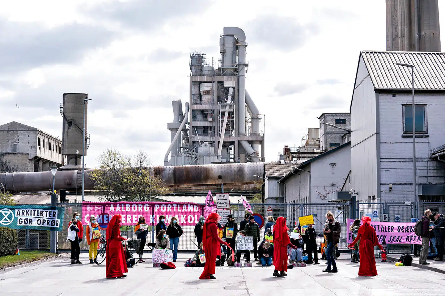 Som landets største CO₂-udleder risikerer en dansk CO₂-afgift at koste Aalborg Portland milliarder. Tirsdag fik vi syn for, hvordan en ekspertgruppe nedsat af regeringen mener, at en CO₂-afgift bør udformes.