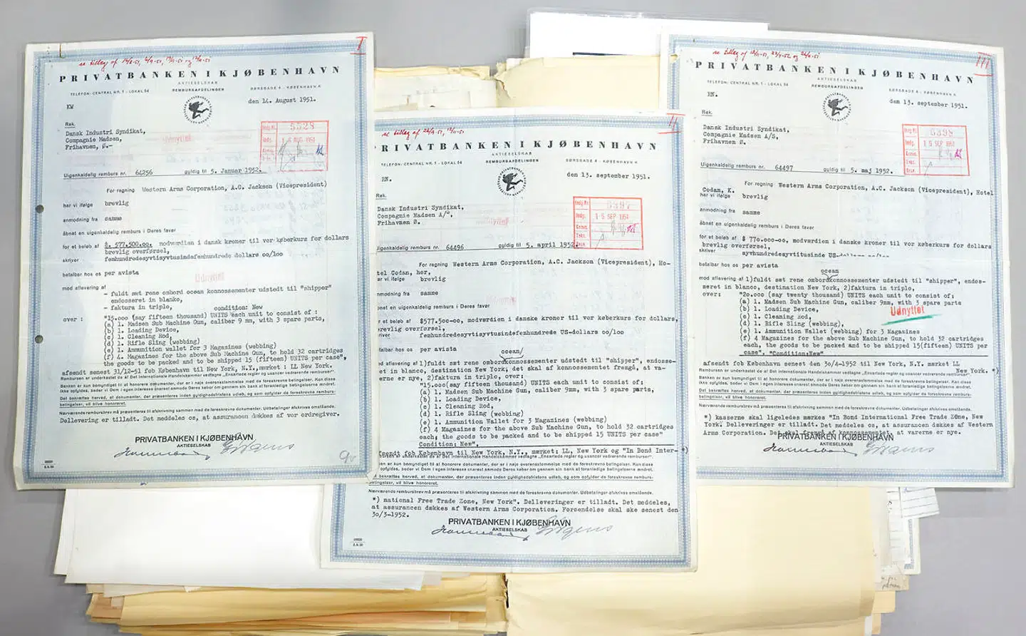 Dokumenter fra Privatbanken viser, at DISA veksler dollar til kroner i banken efter de mange ordrer fra USA.