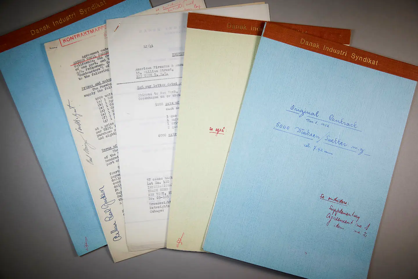 Rigsarkivets dokumenter indeholder originale kontrakter med lande.