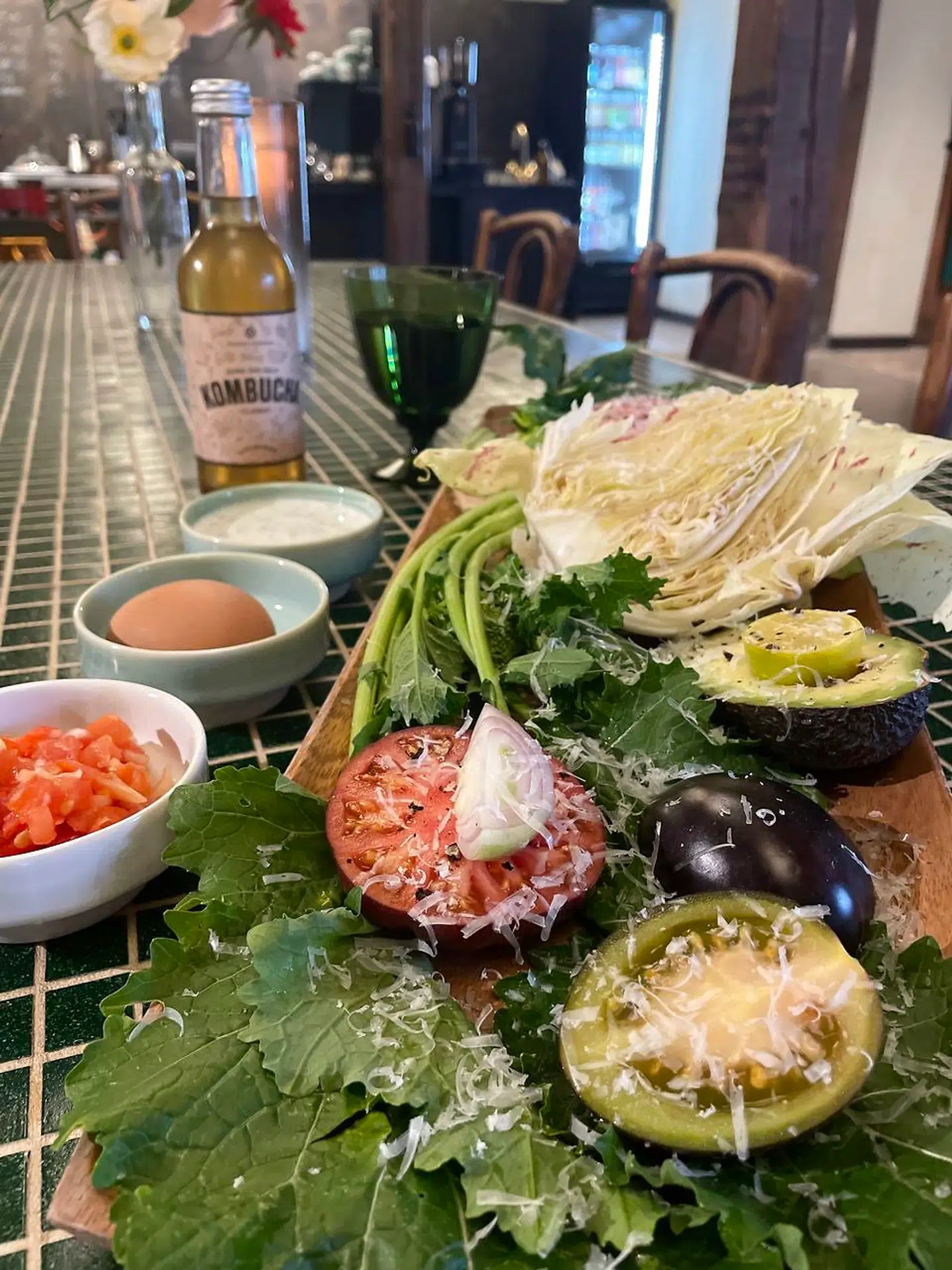 Aarstiderne arbejder med en 80/20-fordeling, som betyder, at mindst 80 procent af råvarerne stammer fra planter, mens 20 procent kan stamme fra animalske kilder.