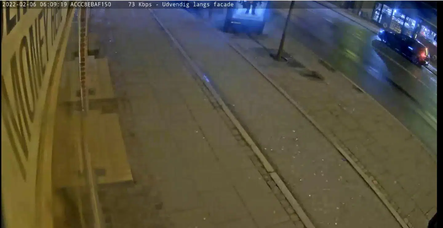 Overvågningsbillede af den mørke bil. Foto: Nordjyllands Politi