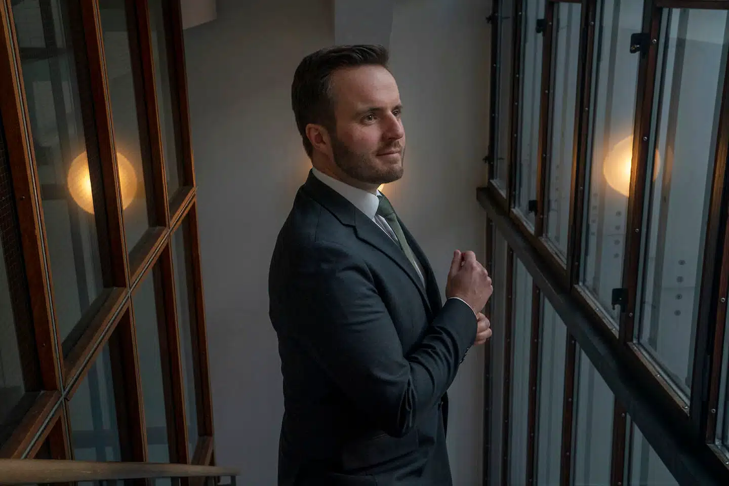 Erhvervsminister Simon Kollerup (S) tyr til filmene om Spider-Man, når han skal forklare, hvorfor regeringen nu vil straffe sociale medier som Facebook med store bøder, hvis de ikke fjerner ulovligt indhold hurtigt nok.