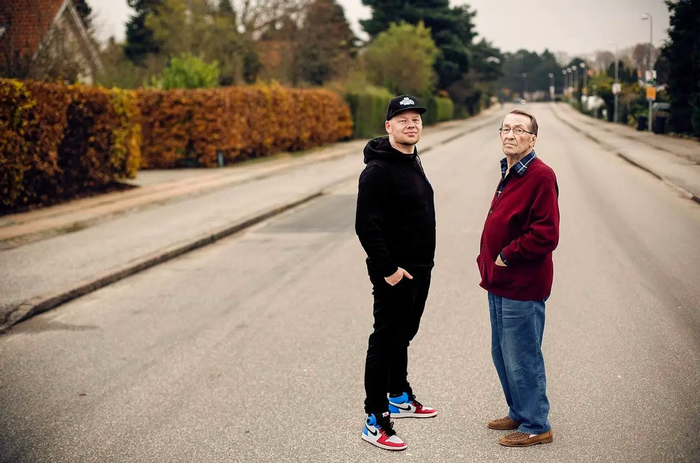 Glæden ved det danske sprog har Per Vers og nu afdøde Benny Andersen åbenlyst til fælles. Men de deler også en vis humanisme og et fælles blik på Danmark.