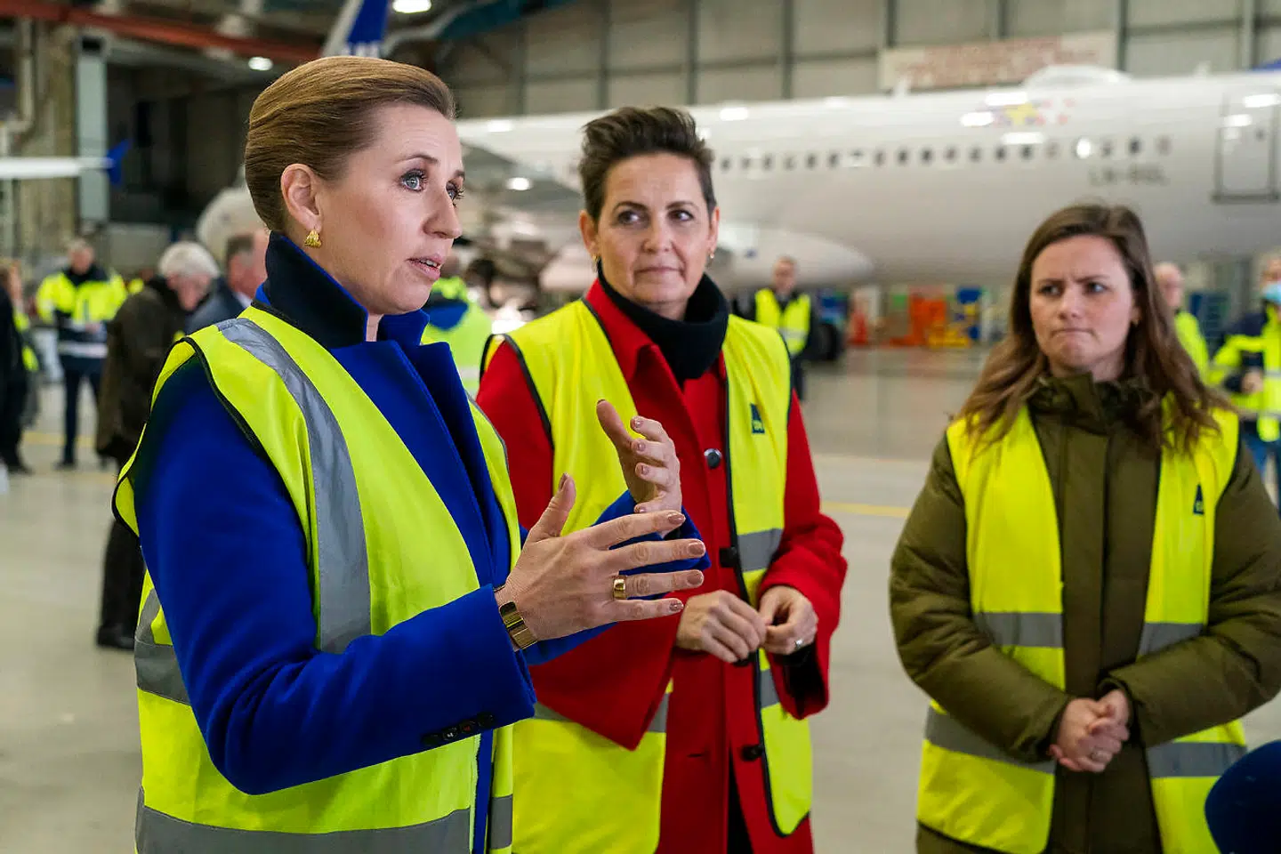 I sin nytårstale satte statsminister Mette Frederiksen (S) et mål om, at danskerne skal have mulighed for at flyve grønt på en indenrigsrute i 2025, og at vi senest i 2030 skal kunne flyve helt grønt indenrigs. 20. januar 2022 besøgte hun sammen med Pia Olsen Dyhr (SF) og Mai Villadsen (EL) Københavns Lufthavn og deltog i en rundbordssamtale med blandt andre SAS og Københavns Lufthavne. Nu har partnerskabet bag Green Fuels for Denmark besluttet at fremrykke udvikling og produktion af grøn jetbrændstof.