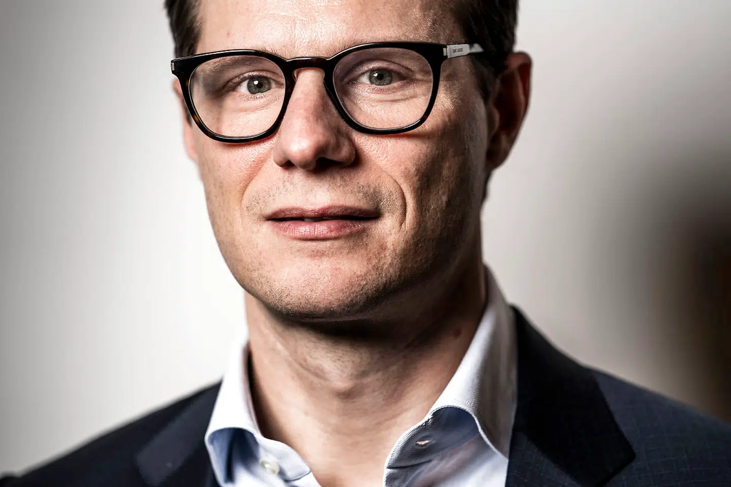 Topchefen i Danske Bank, Carsten Egeriis, ser gerne Danske Bank som mere end bare en dansk bank, men ikke på alle punkter vil han sammenlignes med andre nordiske banker.