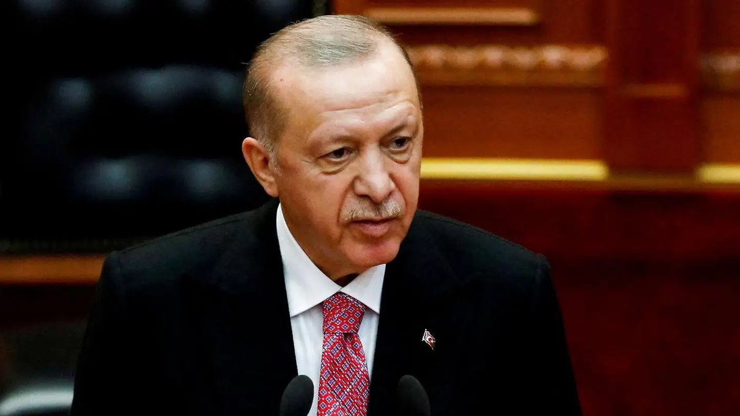 Tyrkiets præsident, Recep Tayyip Erdogan, er ved at gennemføre et historisk økonomisk eksperiment. Det skal give en ny vækstmodel, men prisen er tårnhøj inflation, der rammer husholdningerne hårdt.