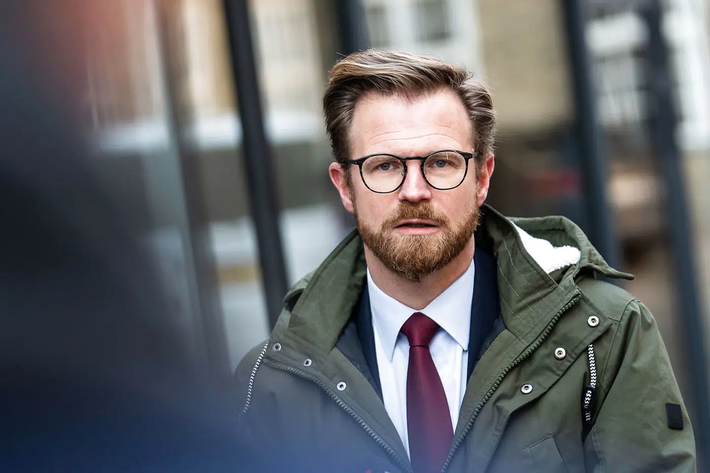 Transportminister Benny Engelbrecht (S) skal torsdag i samråd. Enhedslisten har sået tvivl om, hvorvidt partiet stadig har tillid til ham som minister.