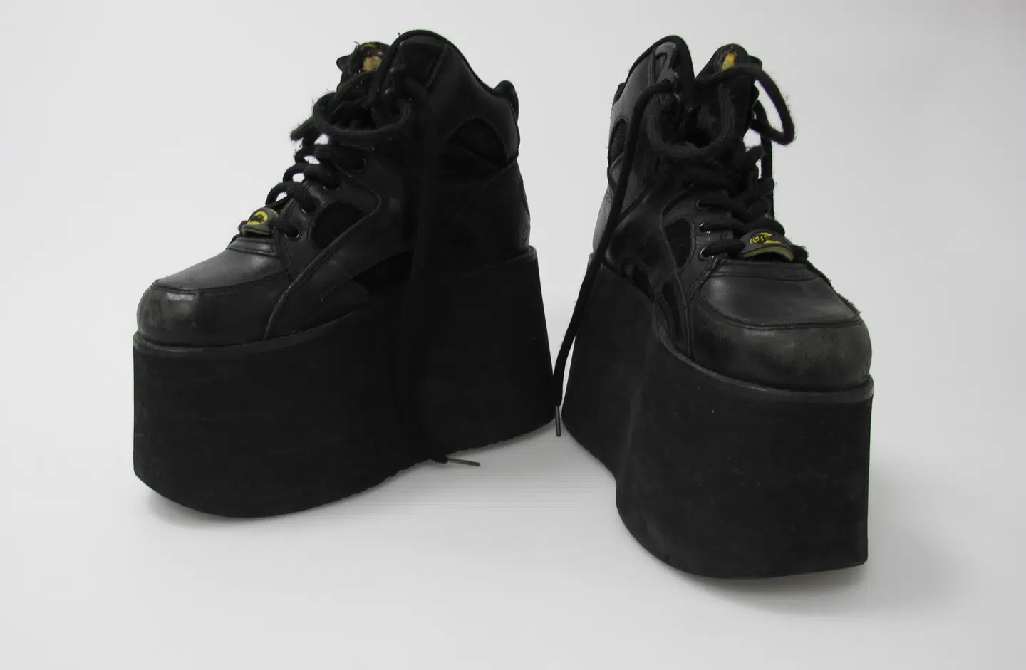 Man kunne hurtigt lægge ti centimeter til sin højde med sådan et par Buffalosko, som var højeste mode i 90erne.