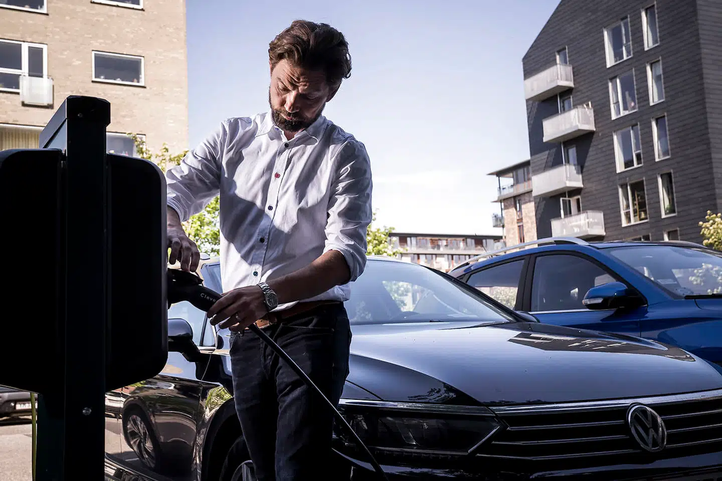 Clever, en af landets førende ladeoperatører med administrerende direktør Casper Kirketerp-Møller i spidsen, går nu i offensiven og opgraderer deres målsætning fra 10.000 ladepunkter ved udgangen af 2025 til 20.000.