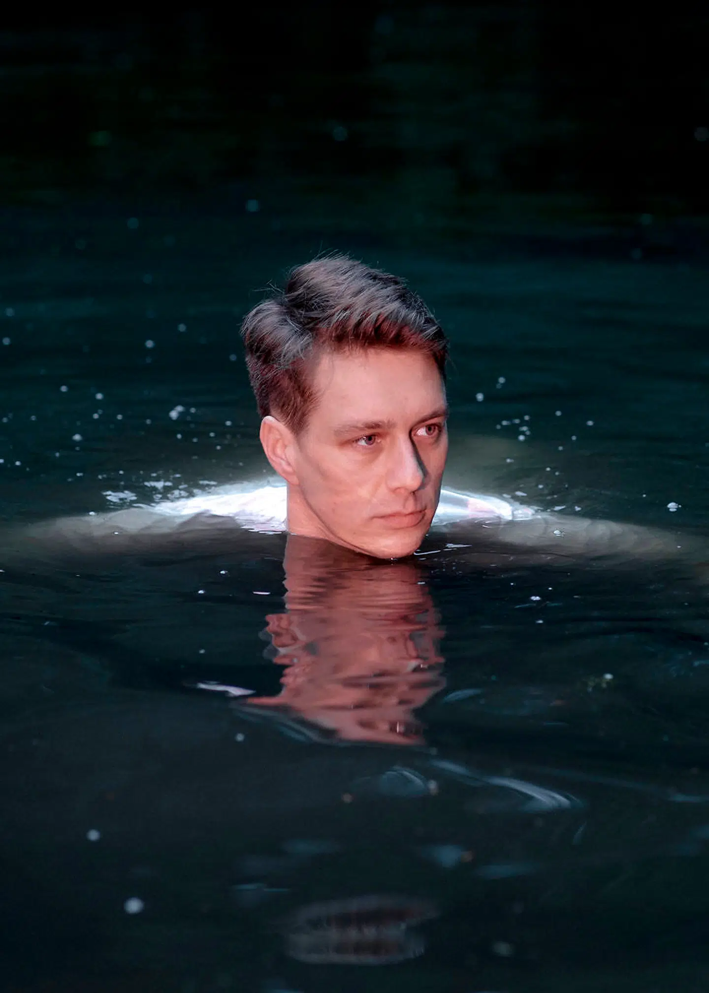 Thomas Daneskov er autodidakt filminstruktør, søn af radiomanden Lars Daneskov og aktuel med »Vildmænd«. Han spillefilmdebuterede i 2015 med »Eliten«, der vandt hovedprisen på CPH PIX.