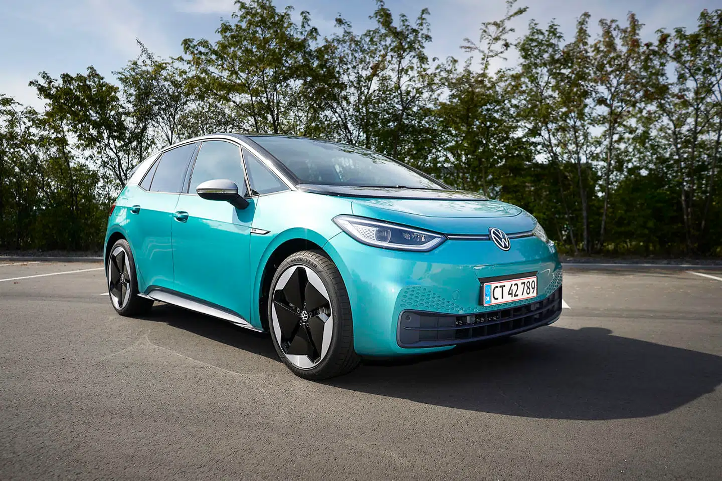 En elbil som den på billedet, en Volkswagen ID.3, har i øjeblikket en leveringstid på mellem seks og otte måneder.