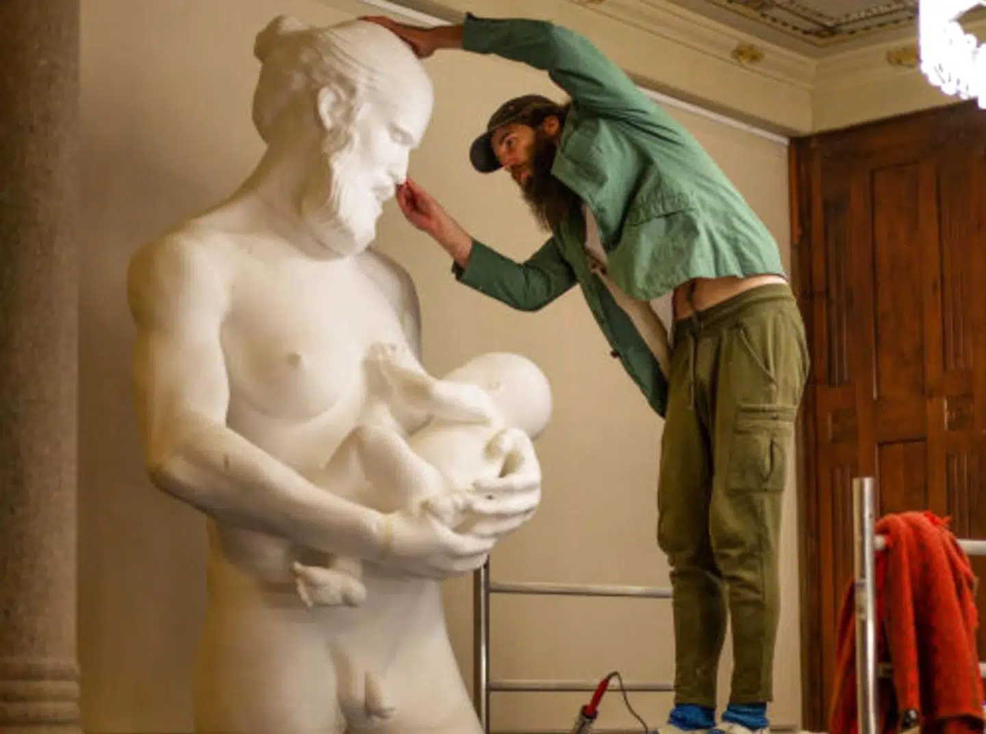 Statuen af den ammende mand indvies onsdag på KØN – Gender Museum Denmark.