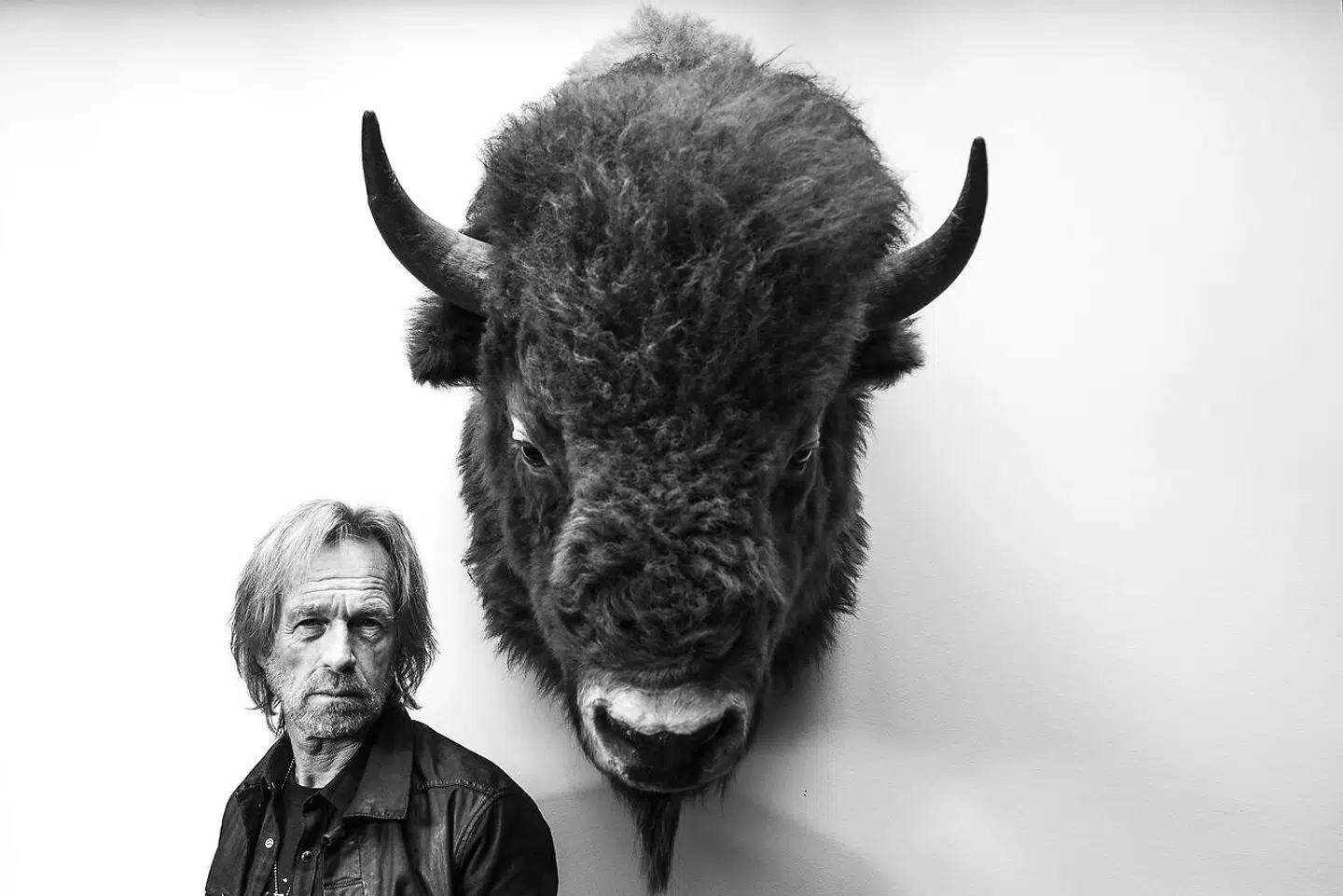 Det lå på ingen måde i kortene, at rigmanden Ole Damm skulle tjene millioner på coronakrisen. I 00erne tjente han styrtende på salget af tøjmærket Björn Borg gennem selskabet SOS Sportswear. Men da coronakrisen gjorde sit indtog, omlagde han sin forretning.