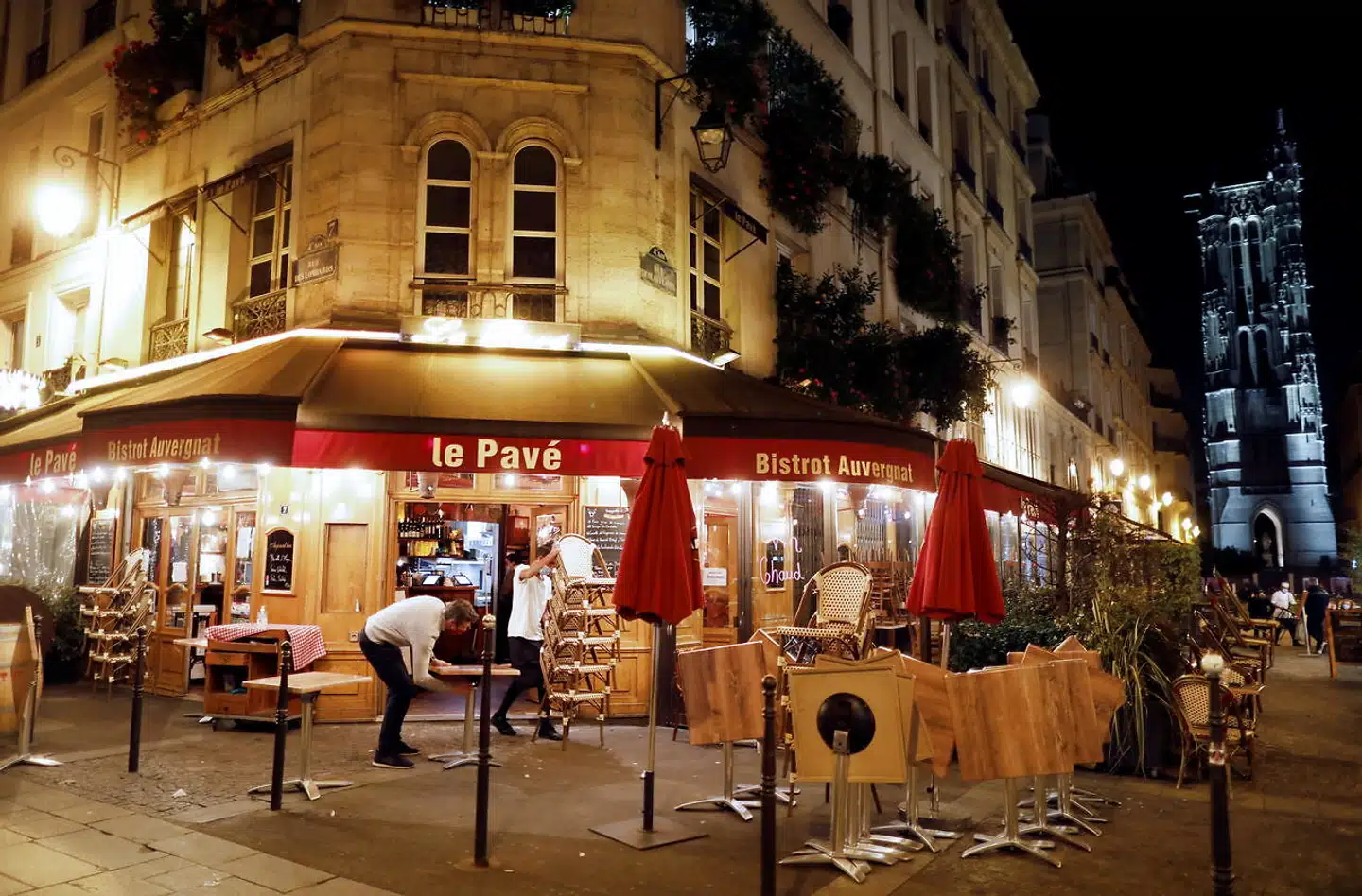 Fransk var engang et populært sprogfag i gymnasiet, men sådan er det ikke længere. Kun godt én procent i det almene gymnasium vælger fransk på højeste niveau. Billedet er fra en restaurant i Paris – de fleste danske gymnasieelever må håbe på, at personalet taler engelsk, hvis de vil spise her.