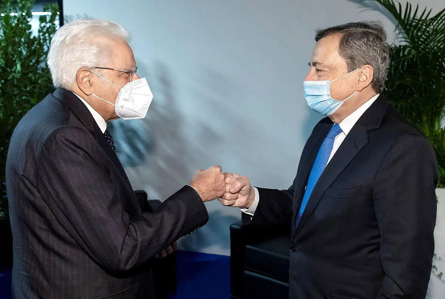 Mario Draghi (th.) havde vist interesse for at overtage præsidentposten efter Sergio Mattarella. Nu fortsætter han i stedet som premierminister og garant for en proeuropæisk regering i Italien.