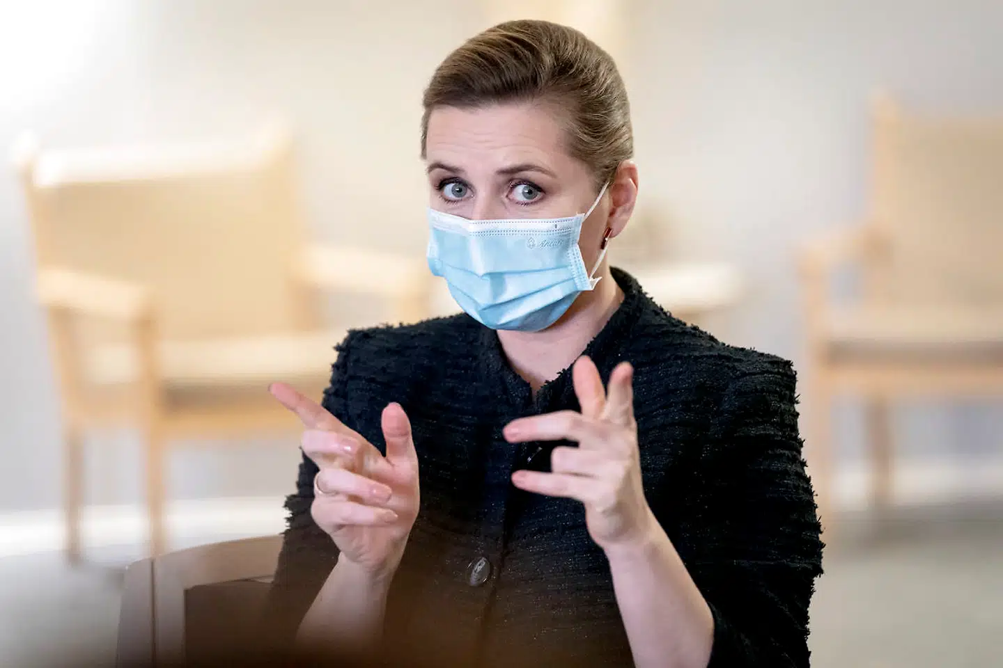 Mette Frederiksen siger i et interview i Berlingske, at hun ud over den officielle rådgivning fra myndigheder og Epidemikommissionen også har rådført sig med andre eksperter, inden hun traf beslutninger.