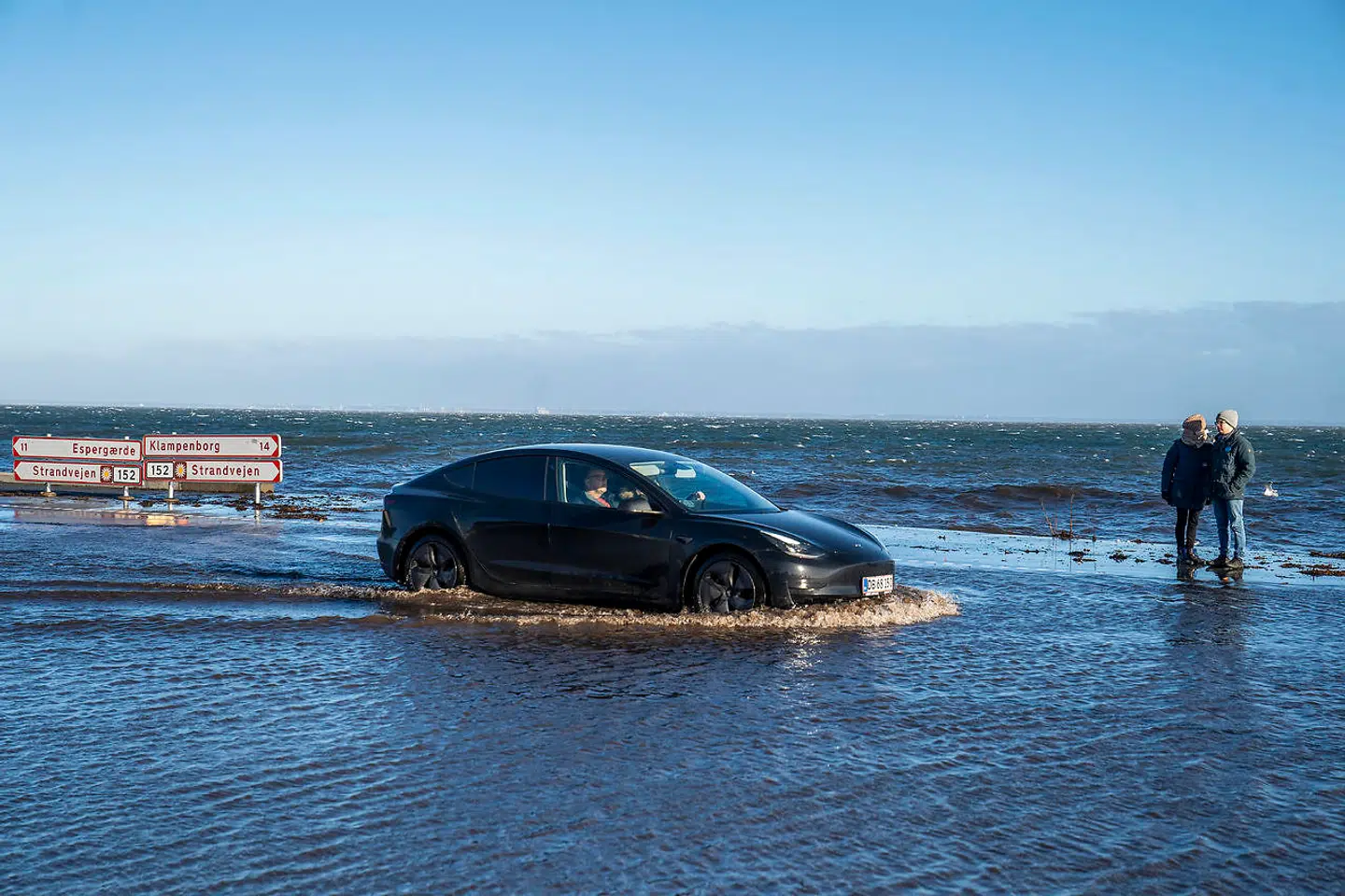 Vand på på Rungsted Strandvej og Bukkeballevej i Rungsted.
