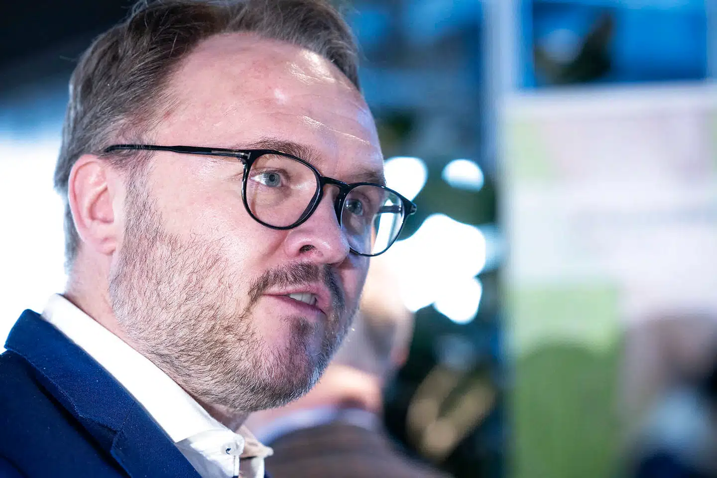 Klima-, energi- og forsyningsminister Dan Jørgensen (S) vil nu finde den helt store pengepung frem for at kompensere de mange danskere, der bliver hårdt ramt af høje energipriser. Det er dog ikke alle, der kan se frem til at få hjælp.