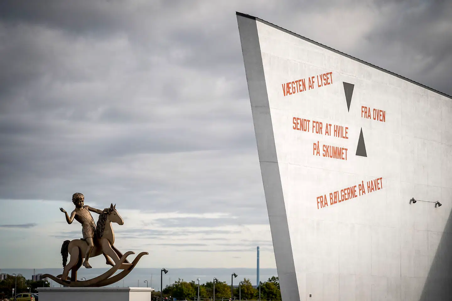 Arken har som formål at indsamle og formidle moderne international, nordisk og dansk kunst efter 1945.