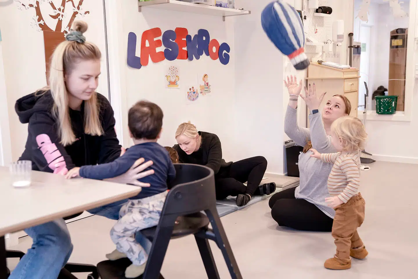 I Børnehuset Grønttorvet i Valby arbejder medarbejderne kun på fuldtid. Det betyder, at der altid er dækning i ydertimerne. Også når institutionen er ramt af sygdom.