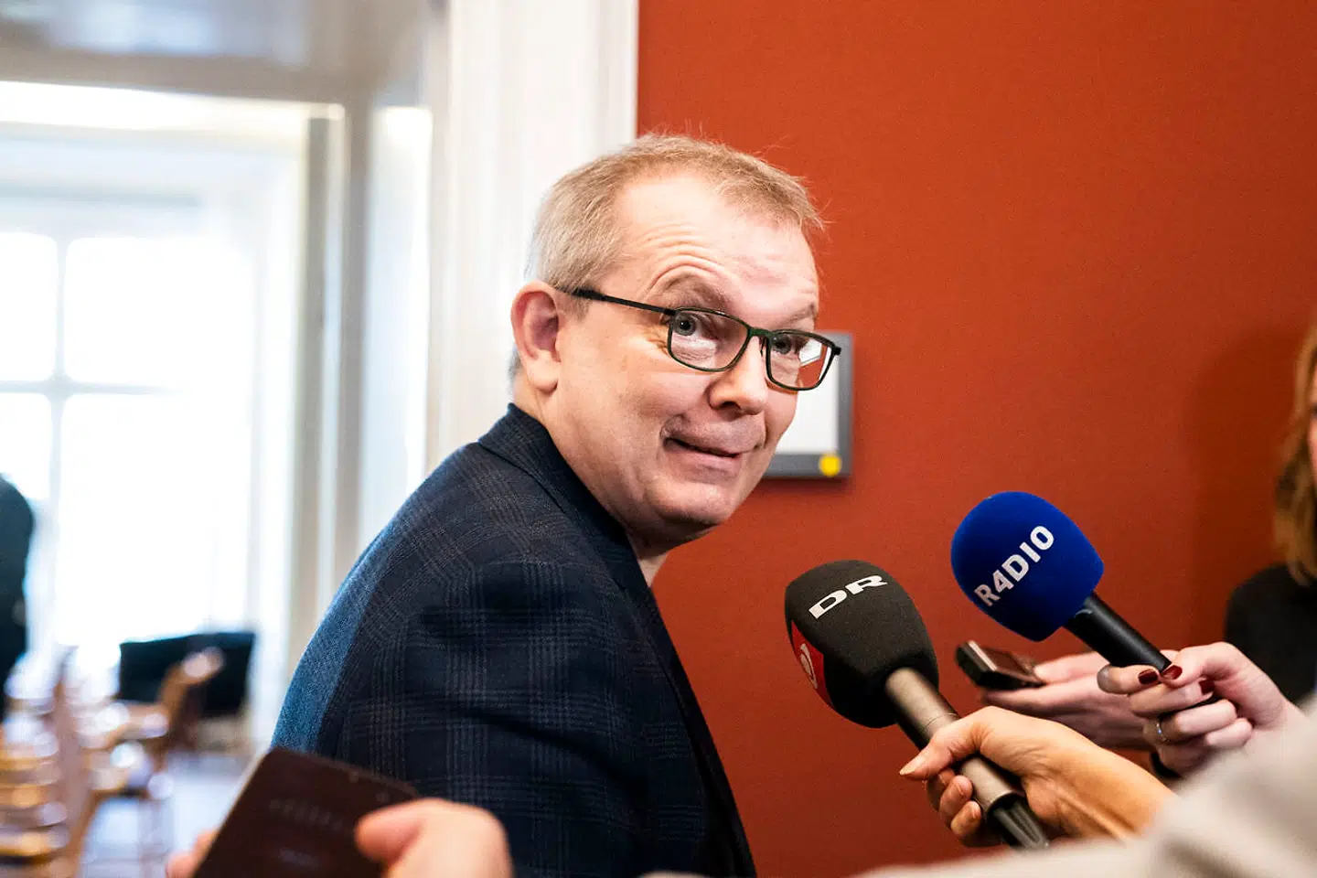Hans Kristian Skibby ankommer, da Dansk Folkeparti holder gruppemøde på Christiansborg, tirsdag den 14. december 2021.. (Foto: Ida Marie Odgaard/Ritzau Scanpix)