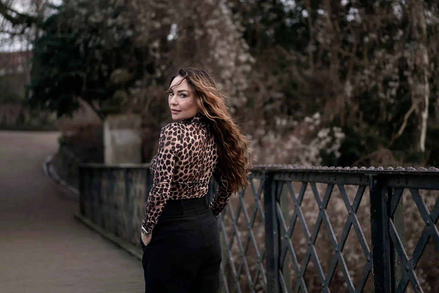 Der er mange, der ikke forstår erhvervet som influencer, siger Mascha Vang. »Hvis jeg sidder til en fødselsdag med ældre mennesker, siger jeg, jeg er i reklamebranchen. I sidste ende er det jo det samme, jeg kan ikke se, at noget skulle være finere end det andet.«