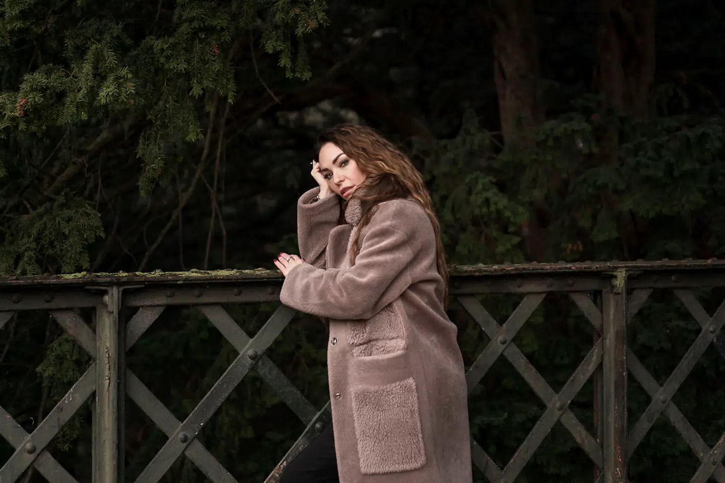 »Når man har ét barn, er der også friheden i at kunne tage min ene datter under armen og rejse verden rundt. Det har jeg altid vægtet virkelig højt. Jeg vil hellere give et barn alt end at have svært ved at give tre børn meget. Her tænker jeg ikke kun på det materielle, men på kærlighed, omsorg, tid.«