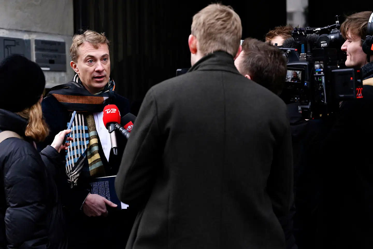 Formandskandidat Morten Messerschmidt ankommer til tv-debat om formandsposten i Dansk Folkeparti forrige søndag. De fire kandidater til formandsposten i Dansk Folkeparti er sidenhen blevet reduceret til tre: Morten Messerschmidt, Martin Henriksen og Merete Dea Larsen.