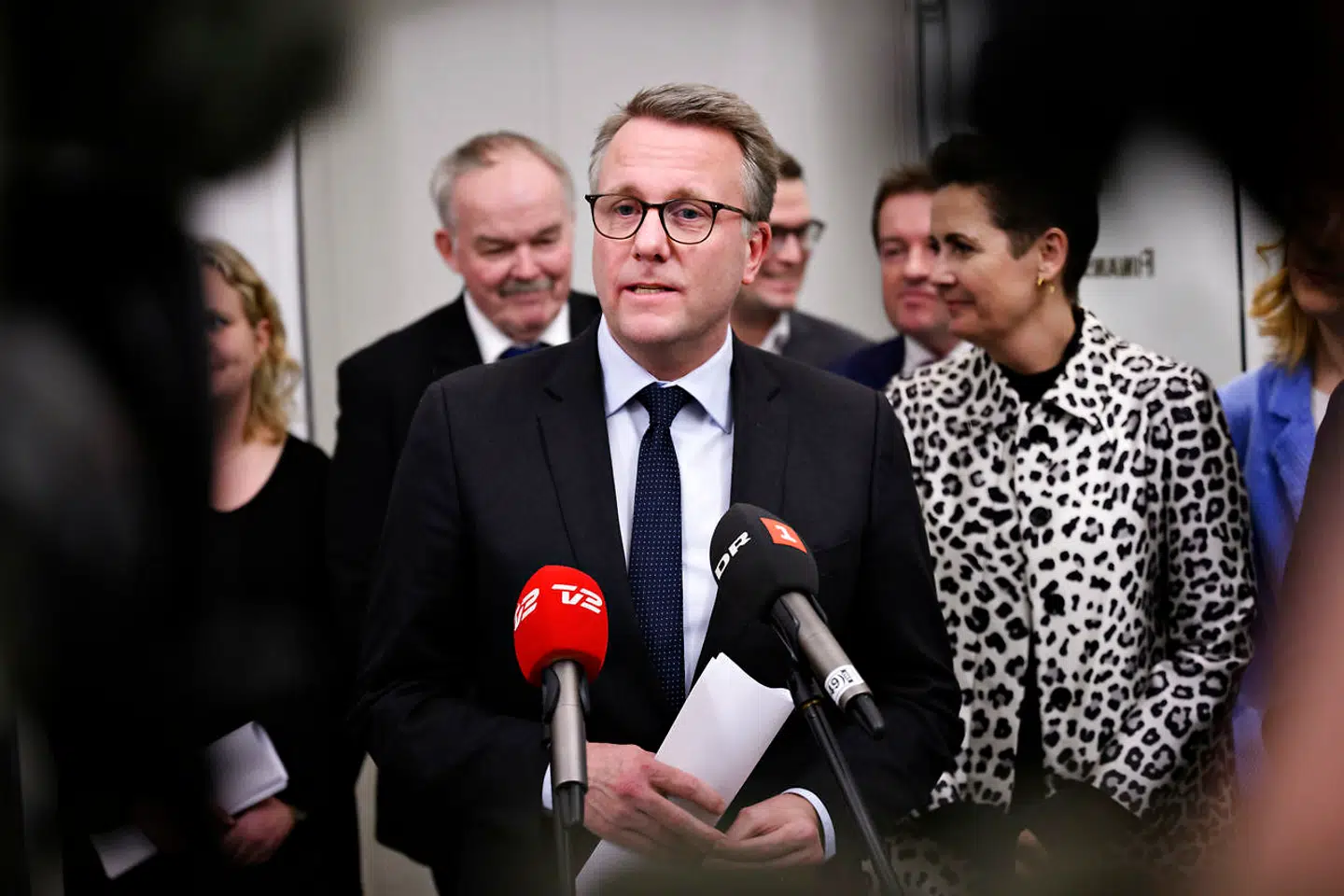 Selv om der er hæderlige plusser i reformaftalen Danmark kan mere 1, der blev præsenteret fredag aften, er det en uambitiøs aftale, som er meget langt fra at løse problemet med manglende arbejdskraft, som vi ser alle vegne i det danske samfund, skriver Amalie Lyhne i denne leder.