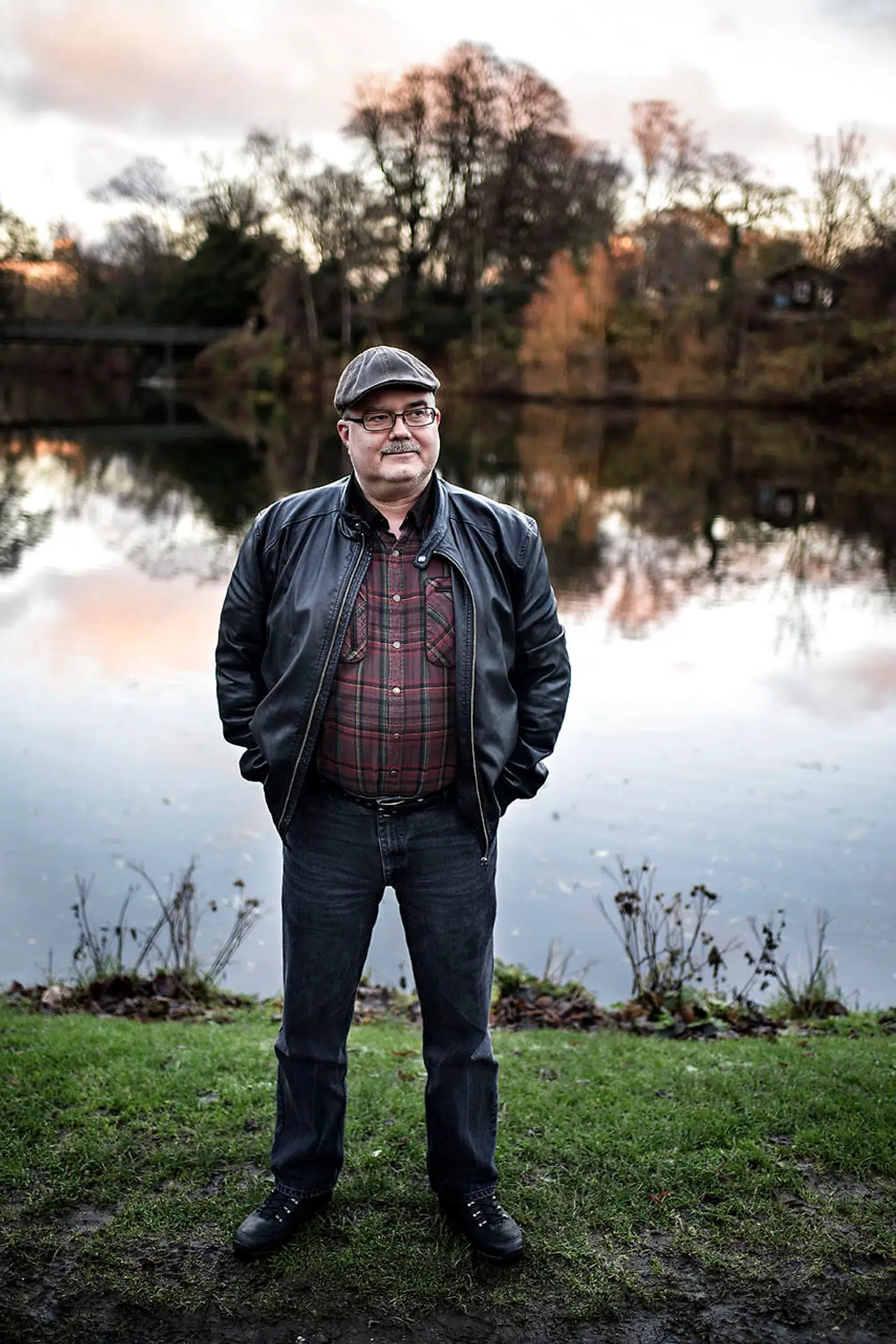 »Tonen i kommentarerne fra København gik på, at vi var nogle dumme racister hele banden. (...) Det var en forbløffende udlægning, og det var ikke fair. (...) Der var i høj grad tale om en protest. I det almindelige vælgerkorps er der en følelse af, at den politiske klasse rager til sig. Og vender det døve øre til almindelige menneskers bekymringer. Der er et »dem og os« i forhold til politikerne fra de regeringsbærende partier,« sagde René Rasmussen i 2015 om DFs fremgang i Sønderjylland.