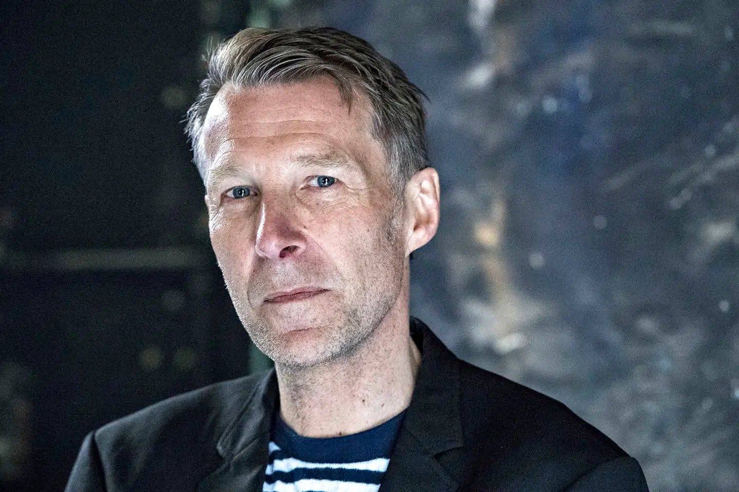 Teaterdirektøren på Aveny-T, Jon Stephensen, skal nu arbejdere videre med ambitionen om at få ændret sit teaters status til statsanerkendt og dermed sikre årlige statstilskud.