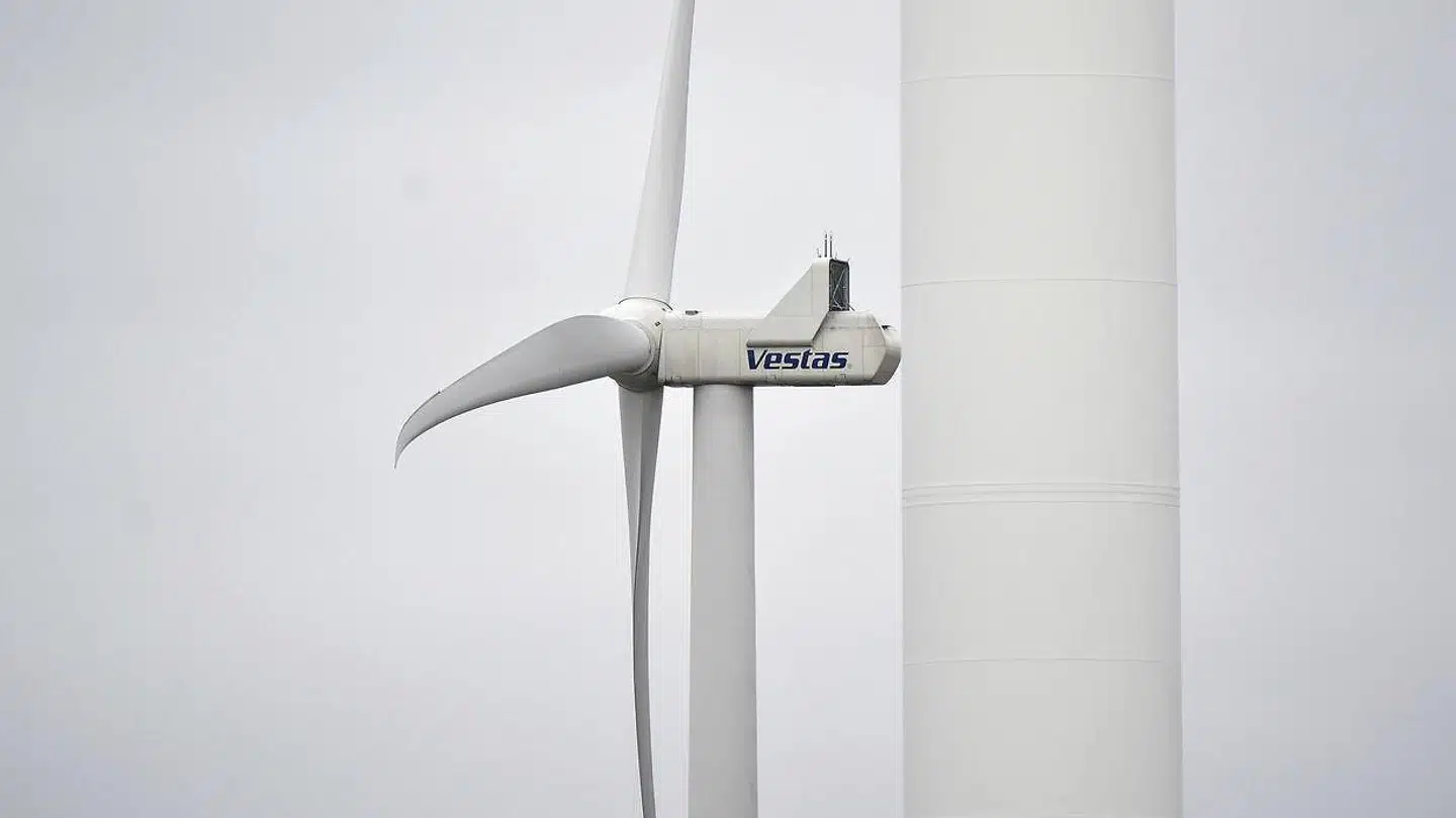 Vindmøllegiganten Vestas fik fredag barberet sin værdi betydeligt.