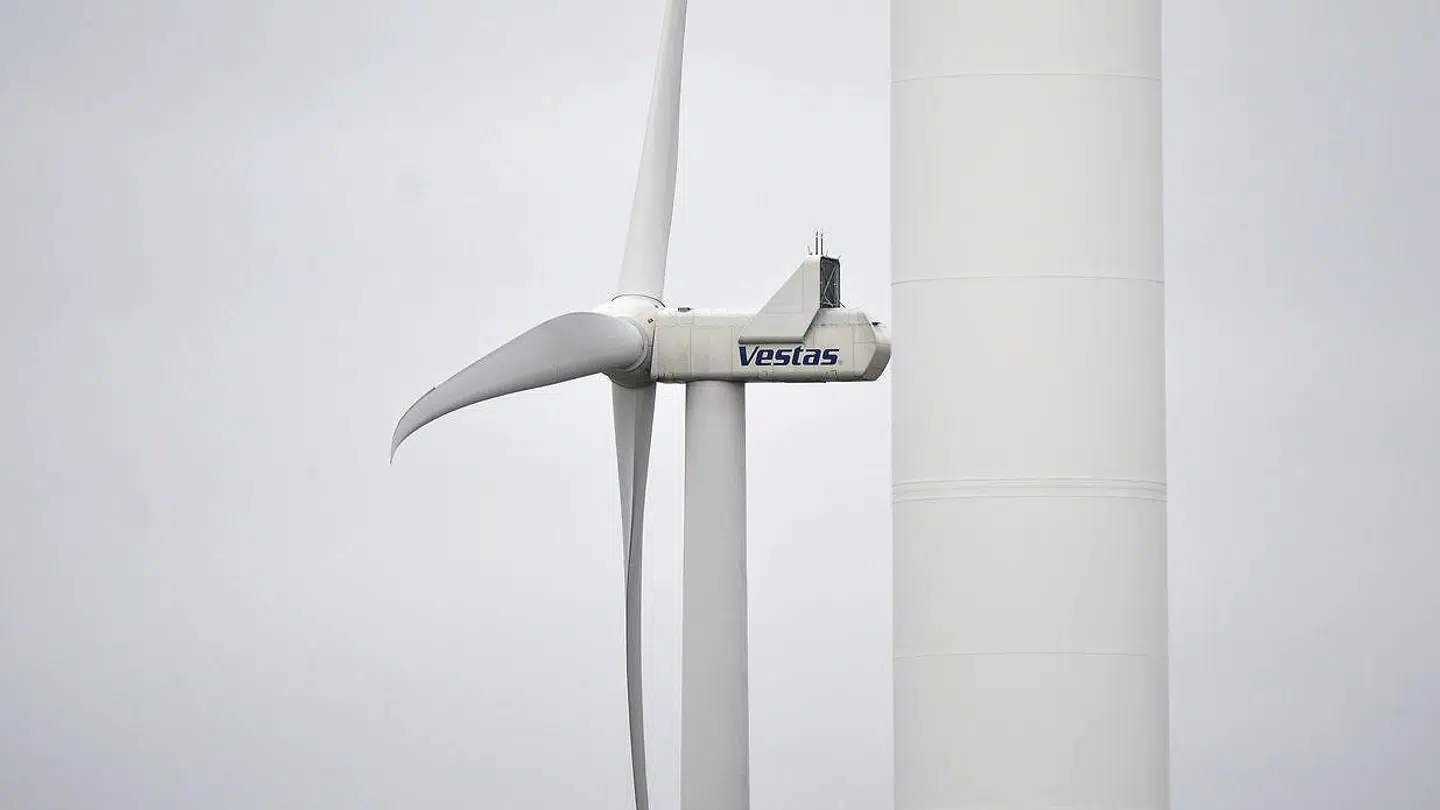 Vindmøllegiganten Vestas fik fredag barberet sin værdi betydeligt.
