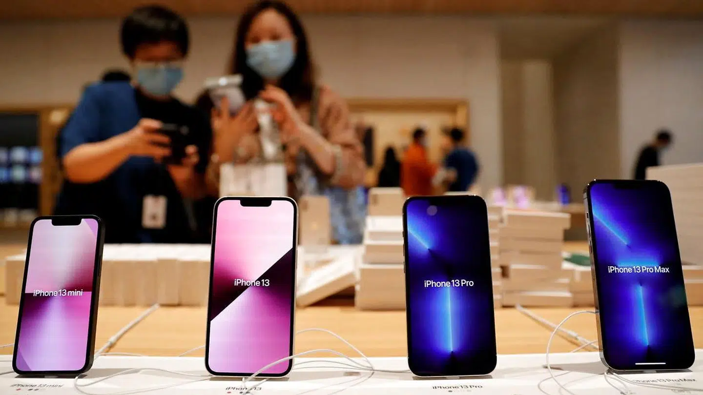 Julesalget af iPhone 13-telefonerne har gjort Apple større end Samsung, men der er næsten tradition for, at det snart ændrer sig igen.