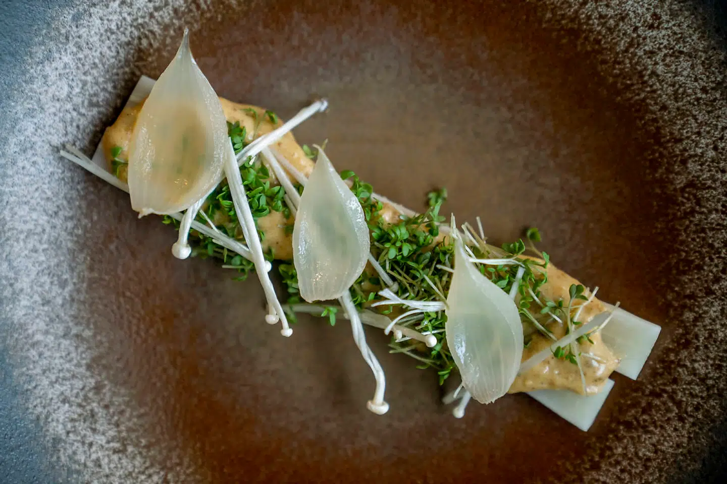 Skorzonerrødder med løg fra St. Magleby.