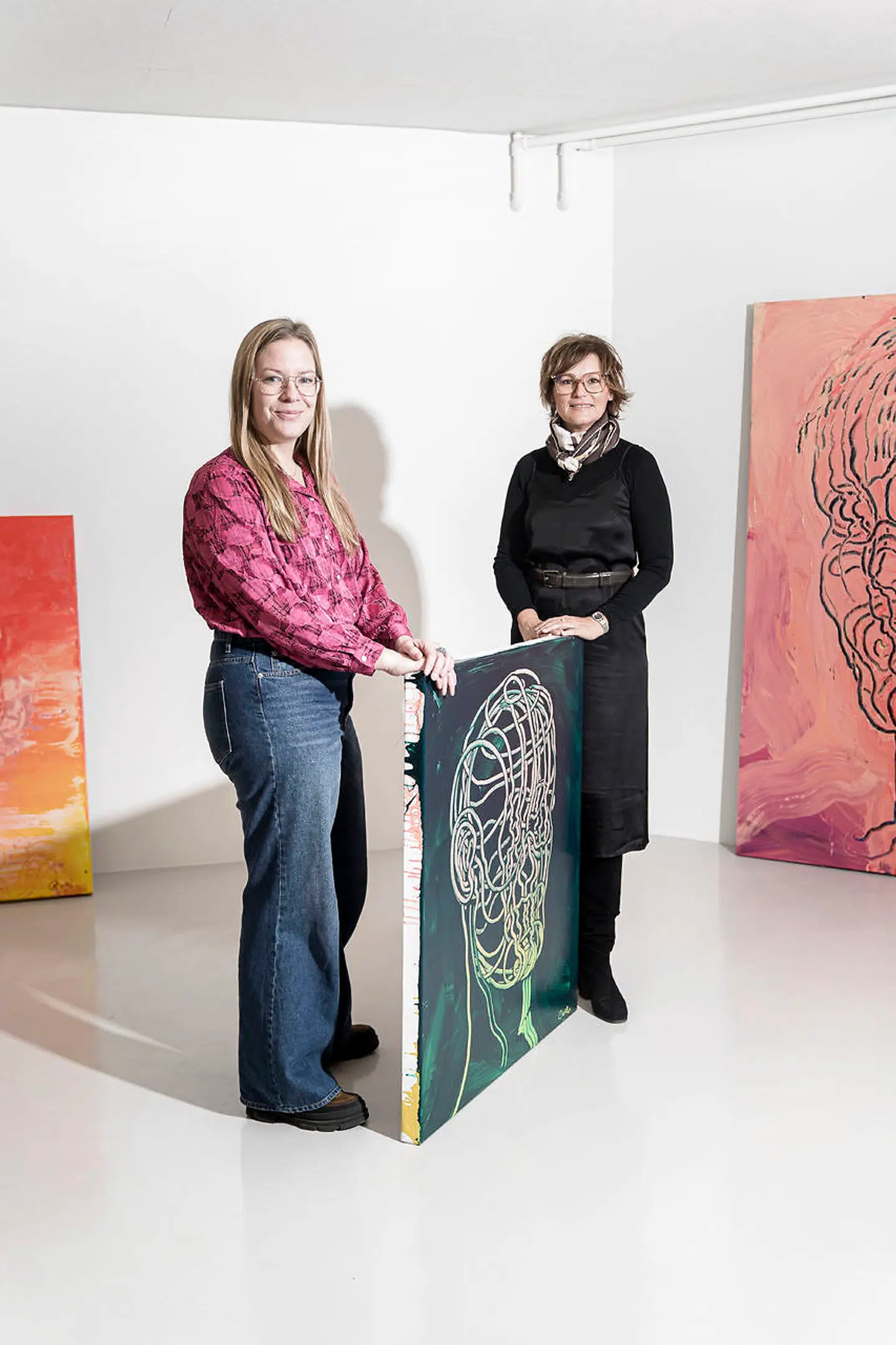 Galleriet er Anne Ribers nummer to. Det første, Format Artspace, åbnede hun i 2013. Christina Wilson (th) startede sit første galleri i eget navn tilbage i 2002 på Islands Brygge. Hun rykkede siden til Esplanaden for i 2012 at lukke ned og arbejde som kunstrådgiver.