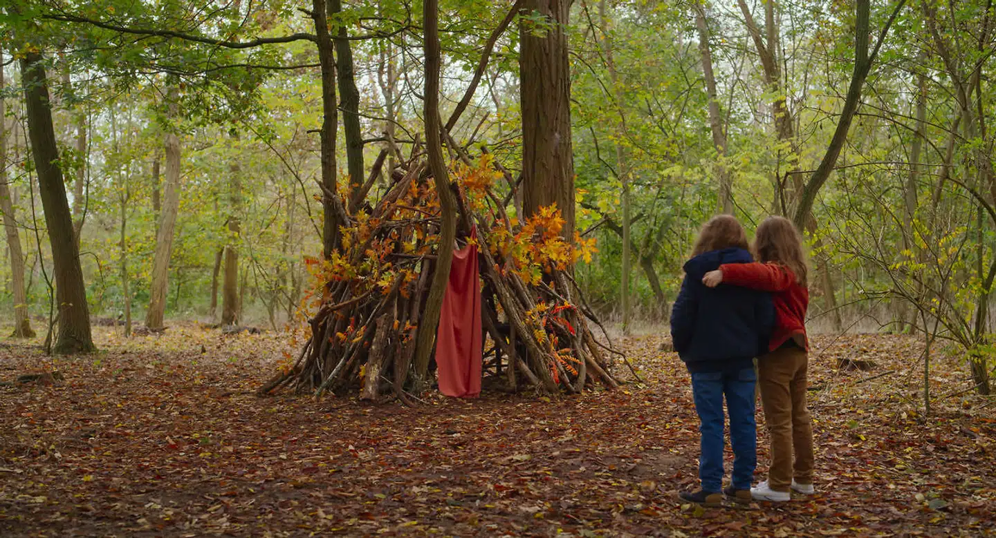 »Petite Maman« er en særegen blanding af fabel, spøgelseshistorie og coming-of-age-drama.