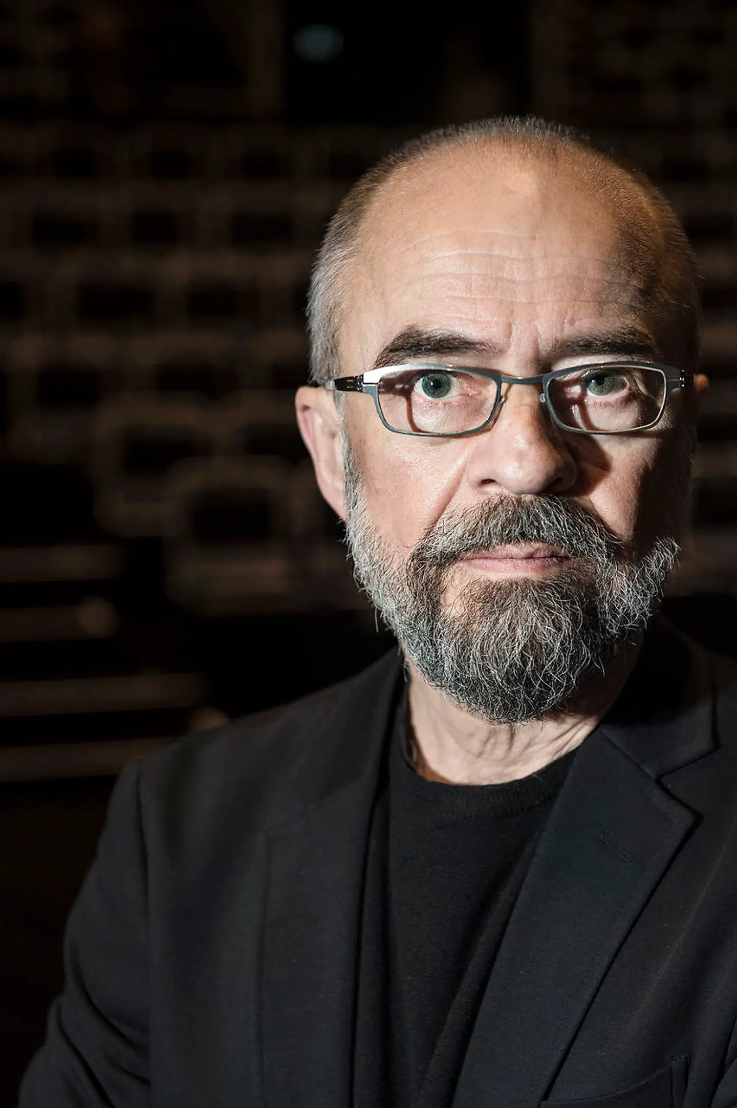 Emmet Feigenberg, direktør på Østerbro Teater, må udsætte premieren på »Charlie & Chokoladefabrikken« på grund af sygdom blandt de ansatte.