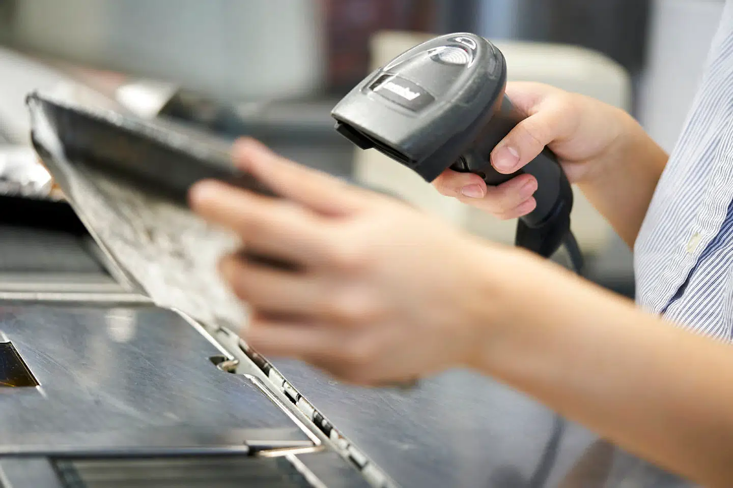 Producentpriserne stiger. Normalt tager det et år, før det afspejler sig i forbrugerpriserne, men stigningerne er denne gang så massive, at der vil være kortere tid, til du mærker den dyrere regning ved kassen.