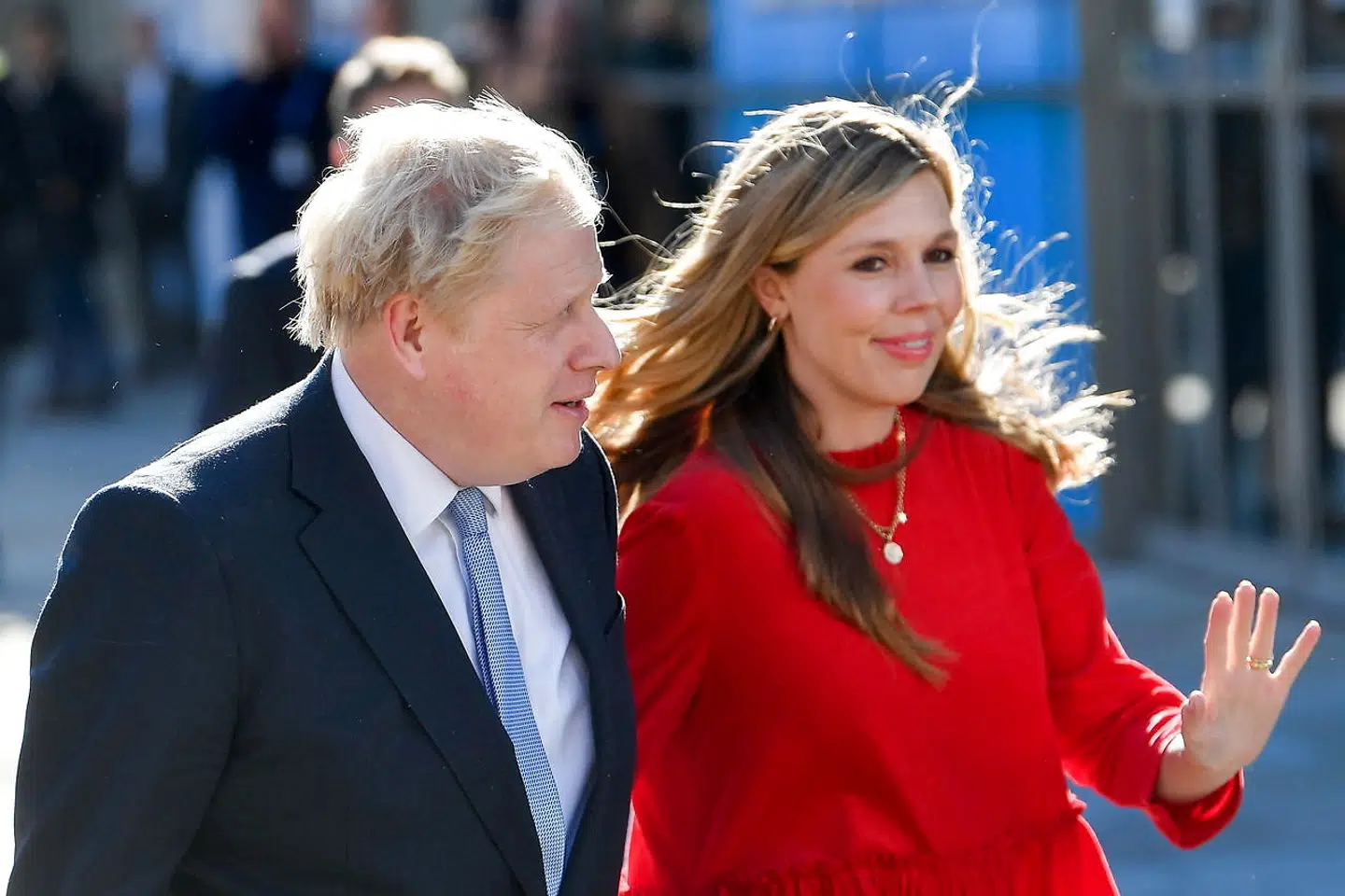 Boris Johnson giftede sig sidste år med Carrie Symonds. Den 24 år yngre tidligere pressemedarbejder er premierministerens tredje hustru, og toprådgiveren Dominic Cummings' exit fra Downing Street tilskrives hendes indflydelse på ham.