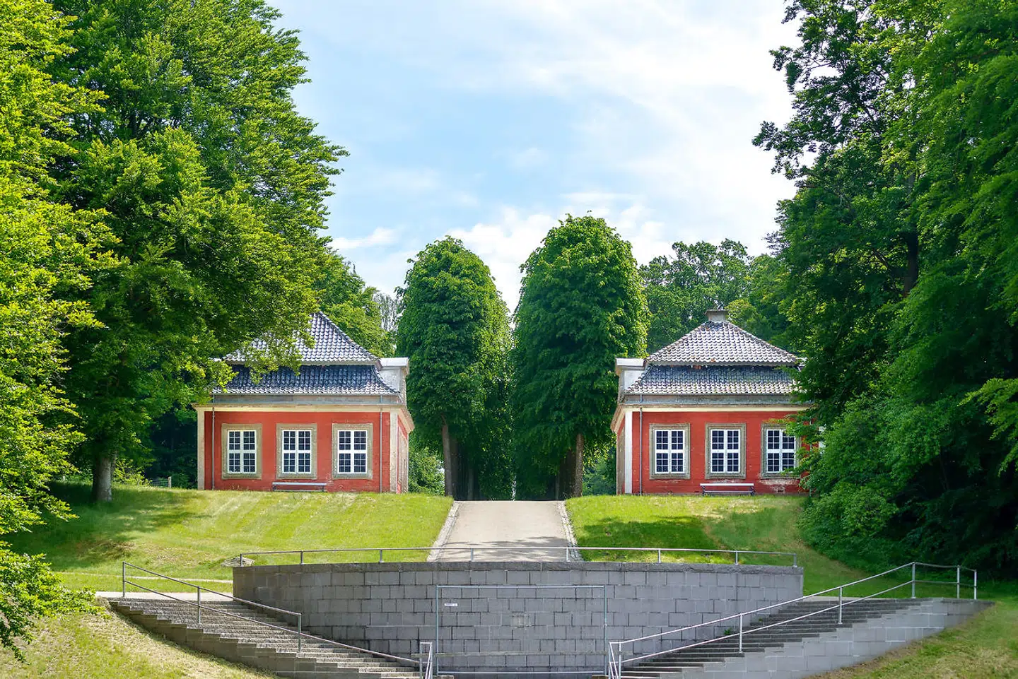Eremitagepavillonerne skal nu renoveres og føres tilbage til fordums glans. Derudover skal det nu diskuteres, hvordan de fremover kan benyttes til offentlige formål.